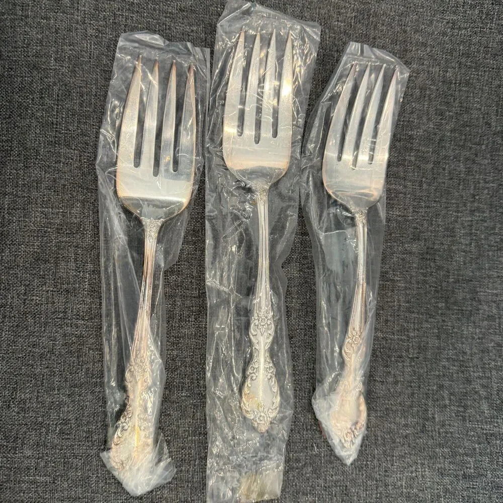 Vintage New 3x Wm Rogers Mfg Co. Extra Plate Original Valley Rose 9 Serving Fork